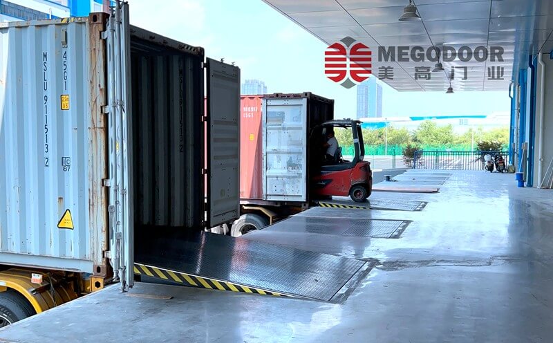 淮安載重6-10噸的電動液壓登車橋插圖 淮安載重6-10噸的電動液壓登車橋插圖